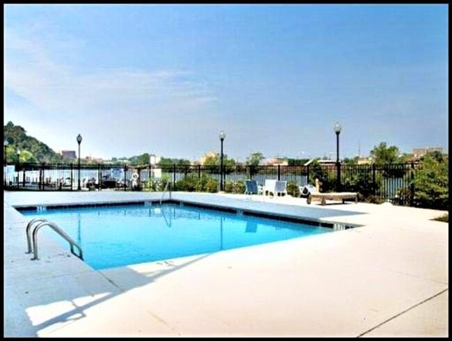 Building Photo - River Towne Condominium Unit 503
