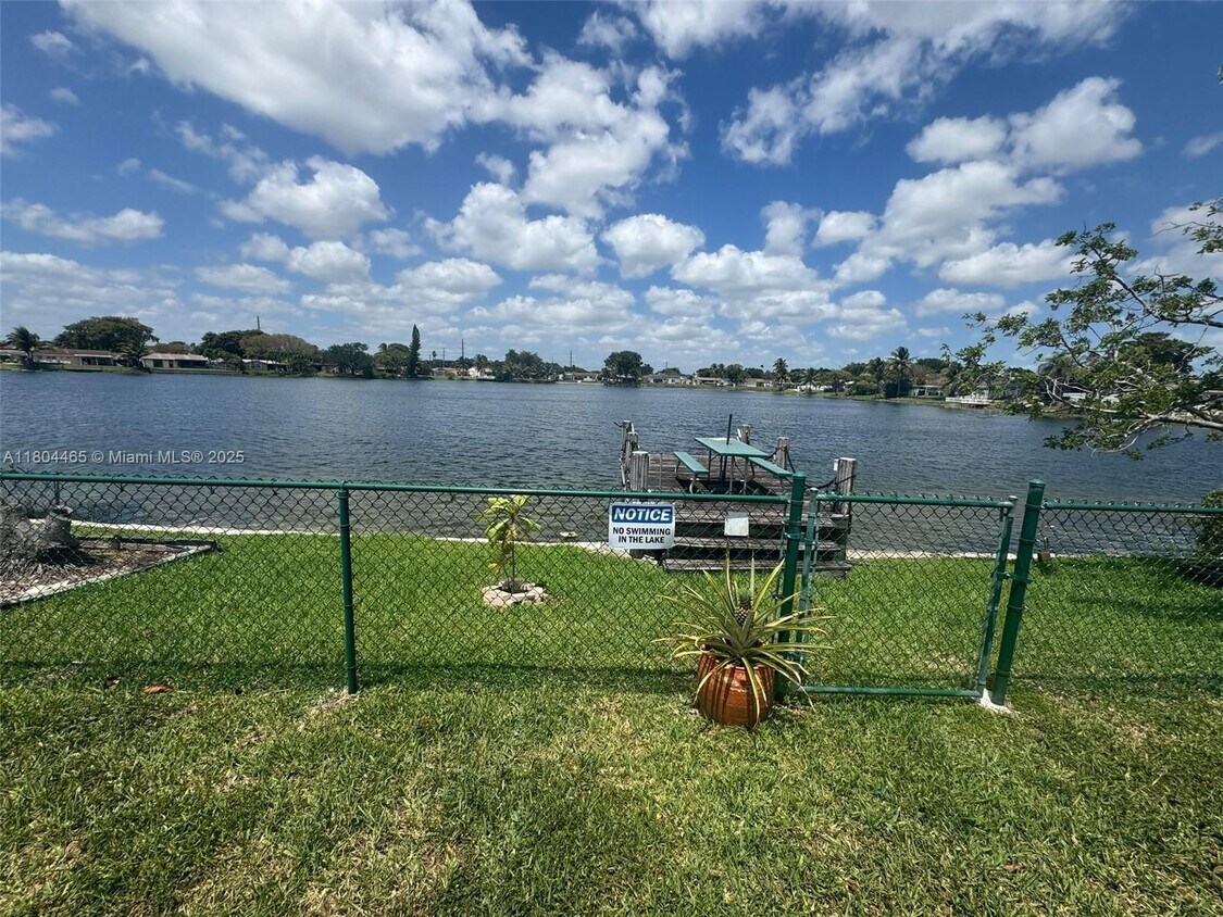 Photo - 9431 NW 10th St (Pembroke Pines, FL)