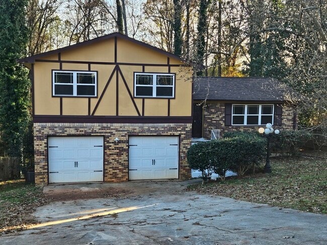Building Photo - 2325 Tarian Dr