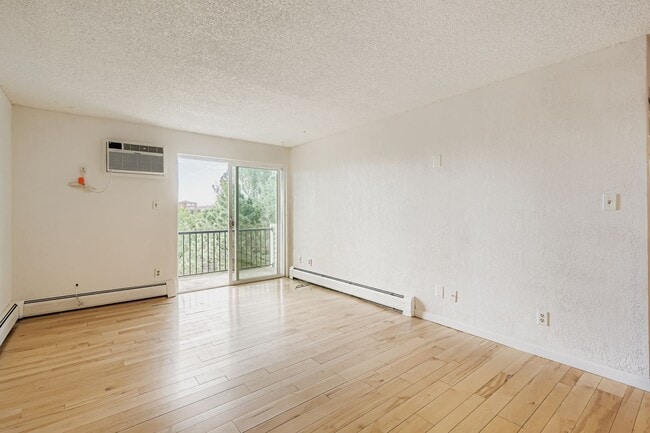 Photo - 1250 Golden Cir Unidad 506