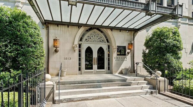 Building Photo - 1613 Harvard St NW Unit 4