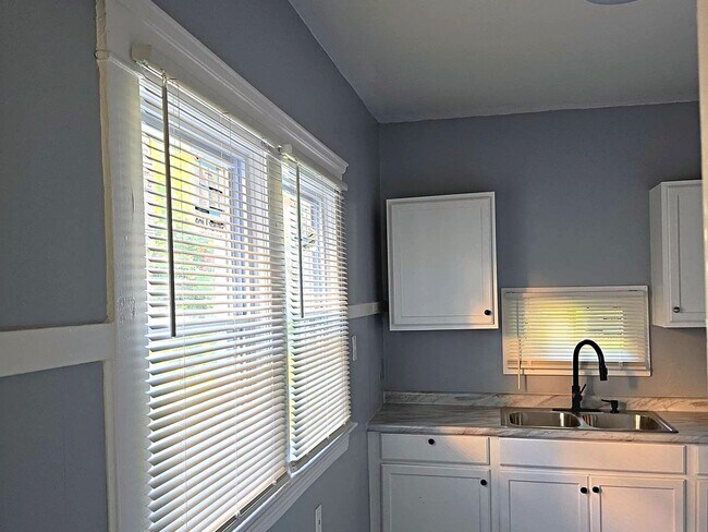 Photo - 12098 Chesterfield Ave Unit 2