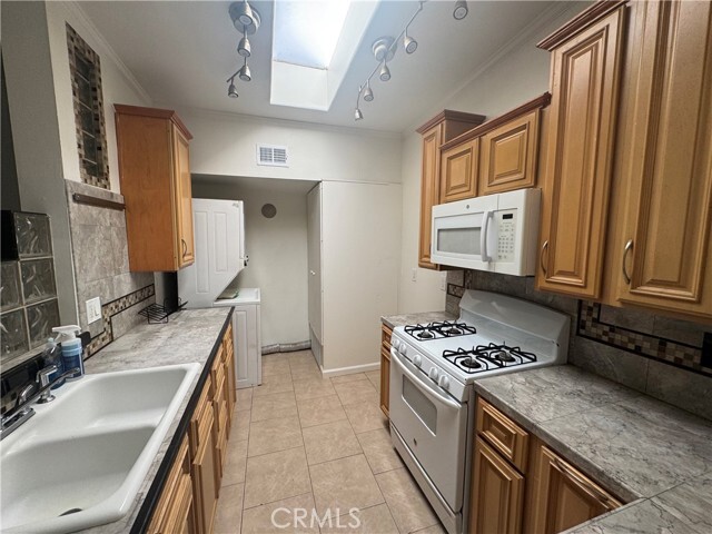 Photo - 2100 N Derek Dr Unidad B