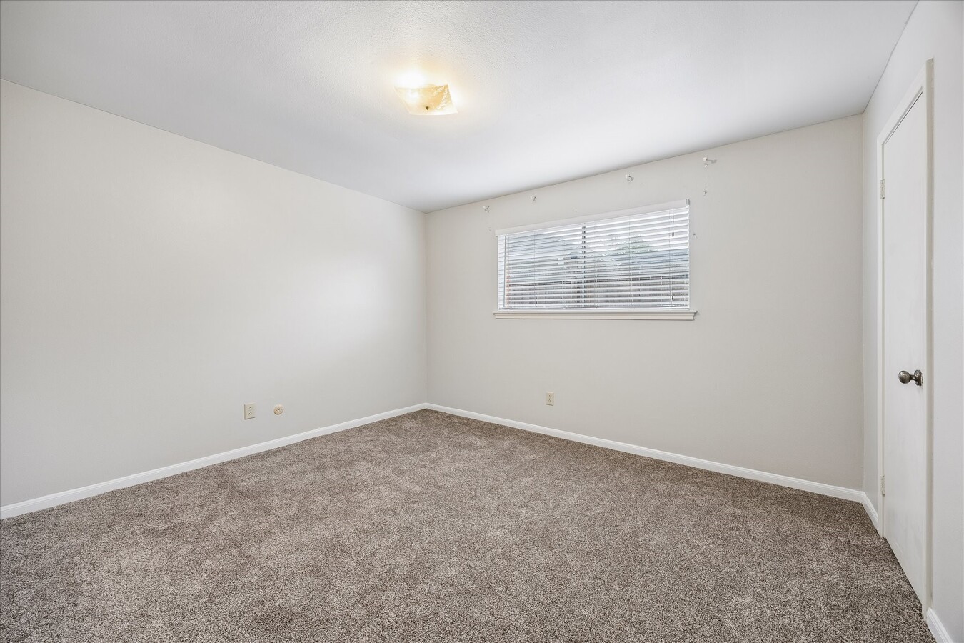 Photo - 11926 Waldemar Dr