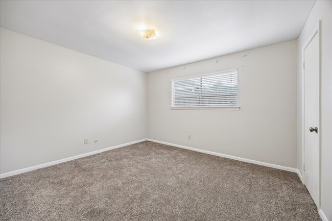 Photo - 11926 Waldemar Dr