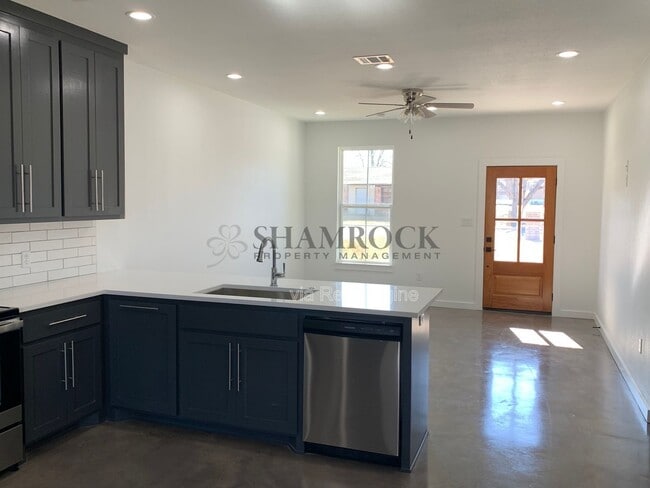 Photo - 115 N Van Buren Ave