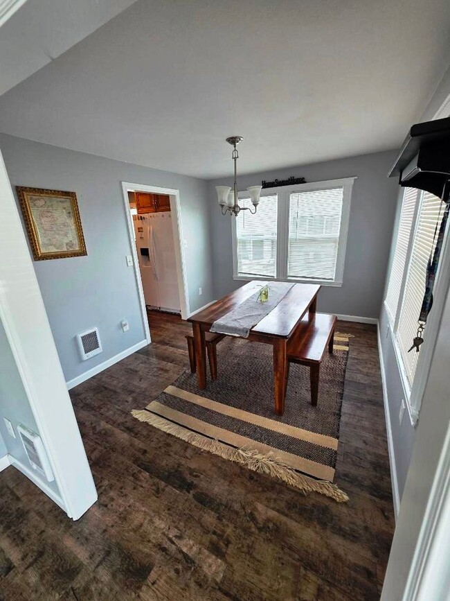 Photo - 417 Simpson Ave