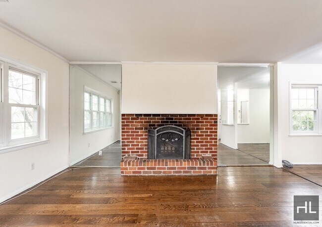 Photo - 188 STREET Unit 1