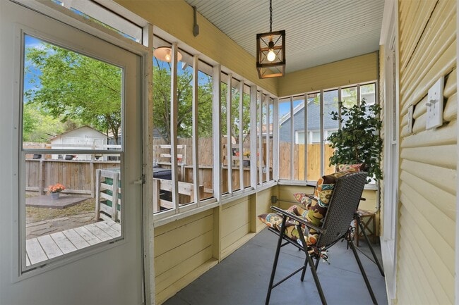 Photo - 805 E Academy St