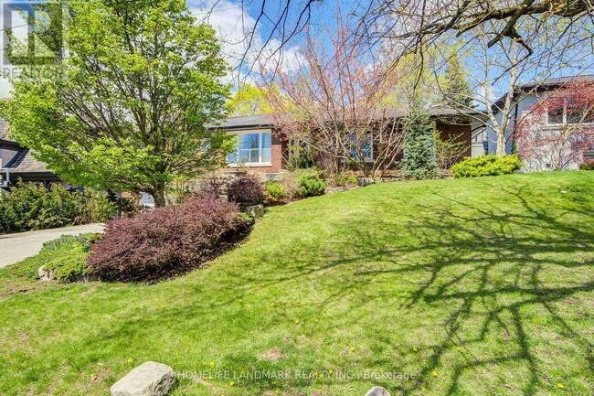 Photo - 102 Stratford Crescent