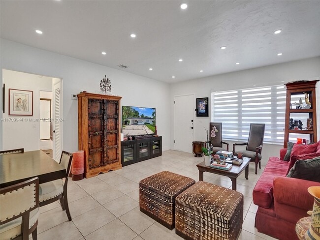 Photo - 281 NE 112th St