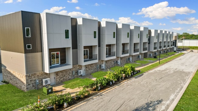 Photo - Razorback Row