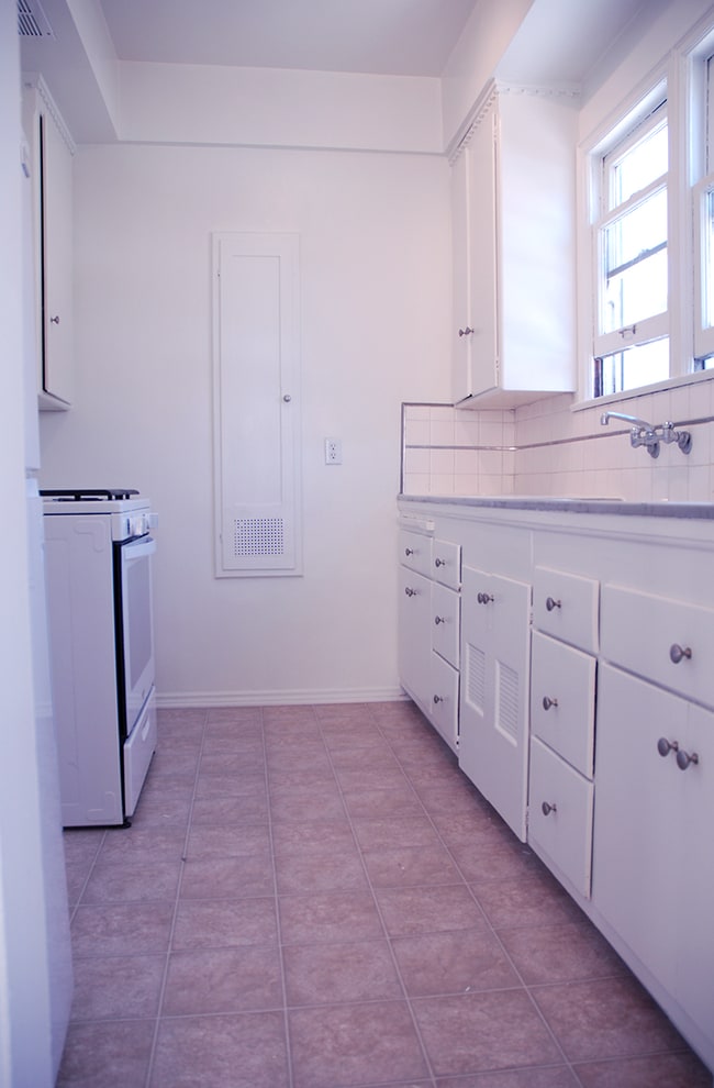 Kitchen - 539 S Berendo St Apartments Unit 11