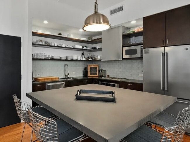 Building Photo - 50 Pine St Unit 11N