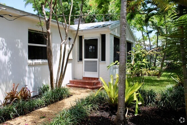 Building Photo - Fully Renovated 3/3 Northwood Home with Gu...