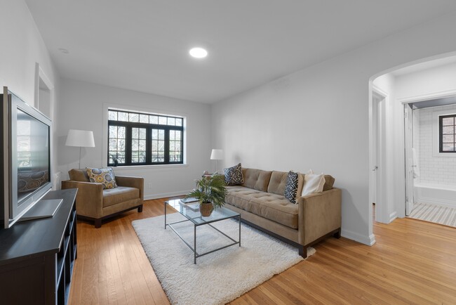 Building Photo - La Grande Jatte Rental