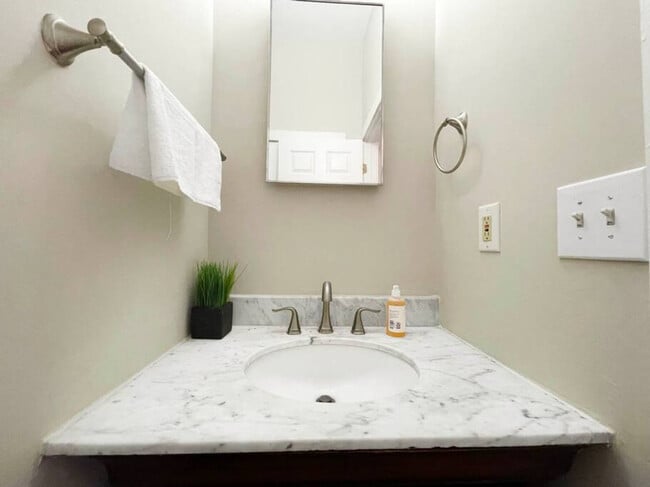 Photo - 1925 Colerain Ave Unidad ID1056034P