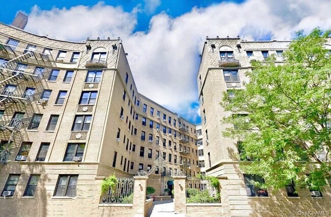 Building Photo - 779 Riverside Dr Unit C63/C64 Rental