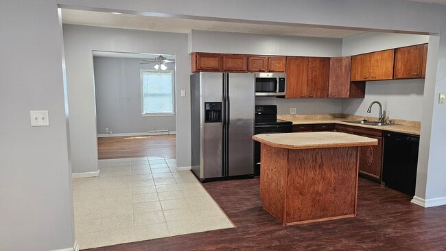 Photo - 213 N Pecan St