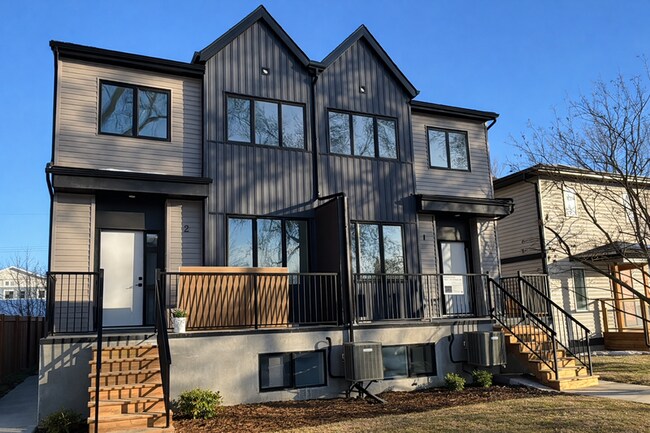 Building Photo - 11007 132 St NW