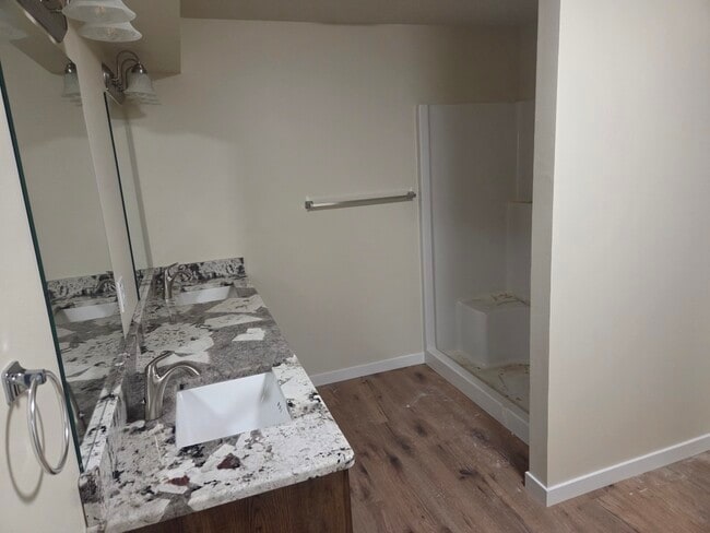 Photo - 1392 Edington Ave