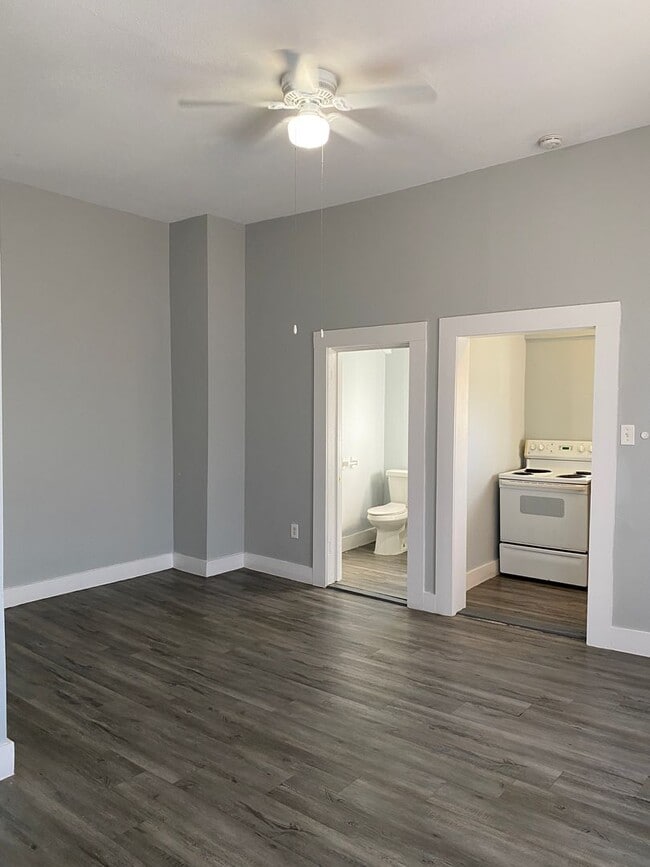 Building Photo - 1318 Willow St Unit 6