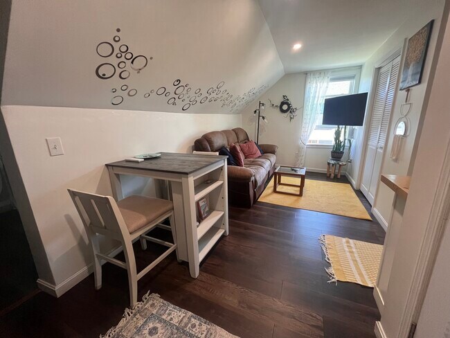 66 Hill St Unit Studioapartment