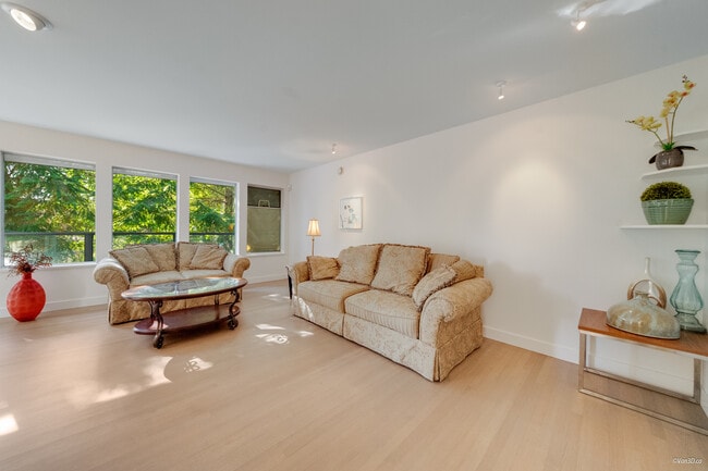 Photo - 8515 Ansell Pl