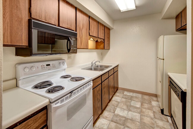 Terrace on the Lake Apartments - Kitchen - Terrace on the Lake