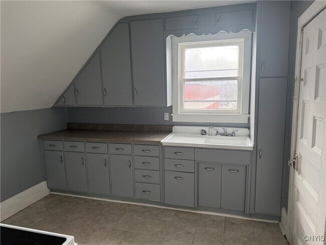 Photo - 117 N School St Apartment