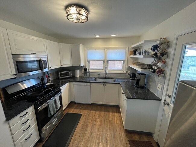 Photo - 1240 Cannon St