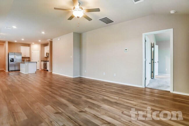 Photo - 5300 Saddle Clb Dr