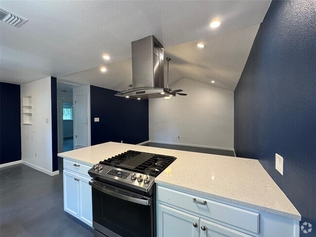 Building Photo - 5303 West Gate Blvd Rental