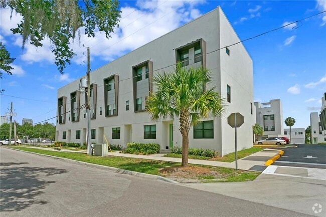 Building Photo - 1330 W Gray St Rental