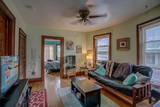 Photo - 407 W Doty St Unit 2