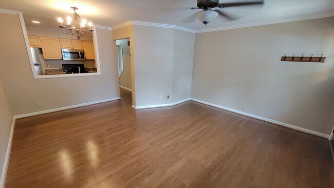 Photo - 2 Bed, 1.5 bath Townhome Available in Down...