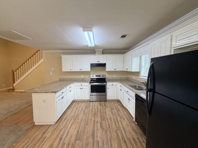 Photo - Newly Renovated 3BD/2B home.