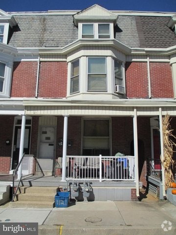Building Photo - 1121 W Poplar St Rental