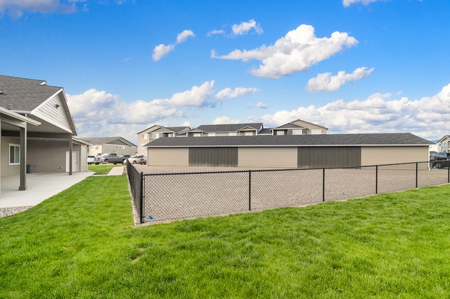 Crown Pointe Apartments