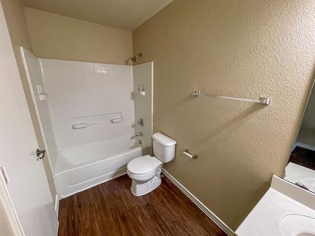 Photo - 604 Trillium Ln