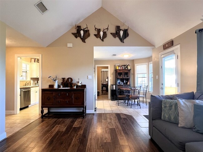 Photo - 2401 Will St