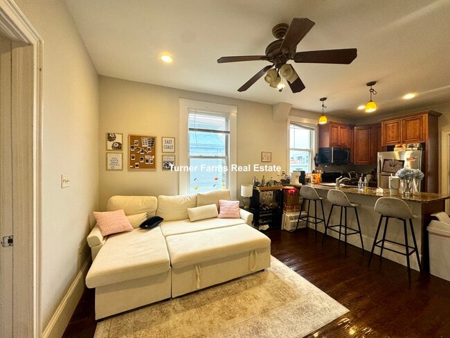 Photo - 717 Parker St