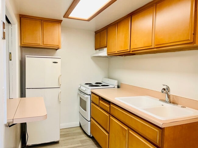 Photo - 1BD/1BA LA JOLLA COTTAGE ACROSS FROM WINDANSEA! AVAILABLE JUNE FOR $2,895/mo!