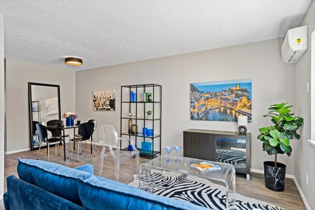 Photo - 10526 Clifton Blvd Unidad 303