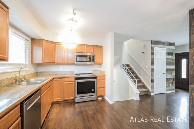 Photo - 1304 S Argonne St