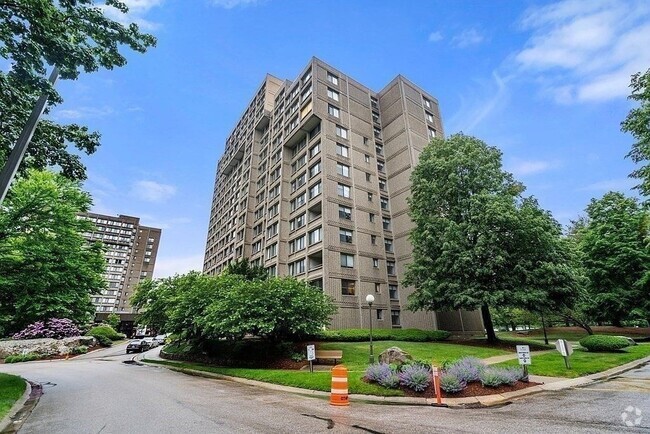Building Photo - 250 Hammond Pond Pkwy Unit 806N Rental