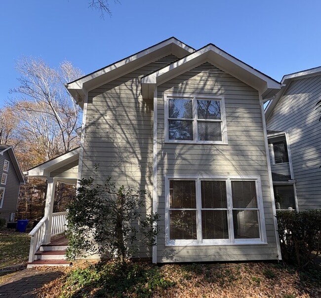 Building Photo - Fabulous 3 Br Townhome For Rent