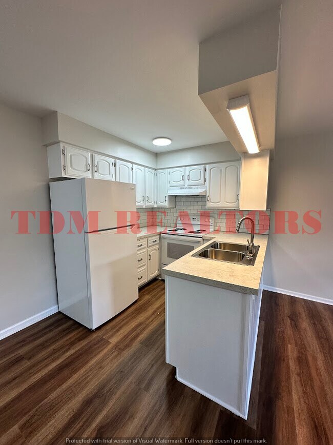 Photo - 302 E Clinton St