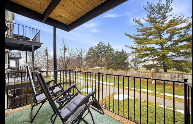 Building Photo - 5285 Portland St Unit 204