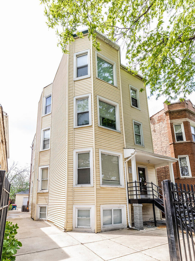 Building Photo - 2310 N Kenneth Ave Unit 1 Rental